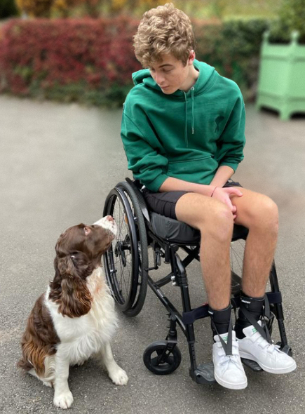 Story_wheelchair_blur_02